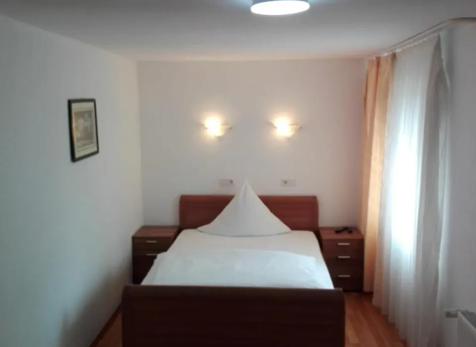 Hotel Restaurant 1000-1